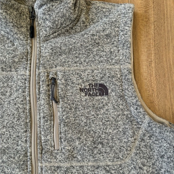 The North Face Sweater Vest Mens - Picture 2 of 4